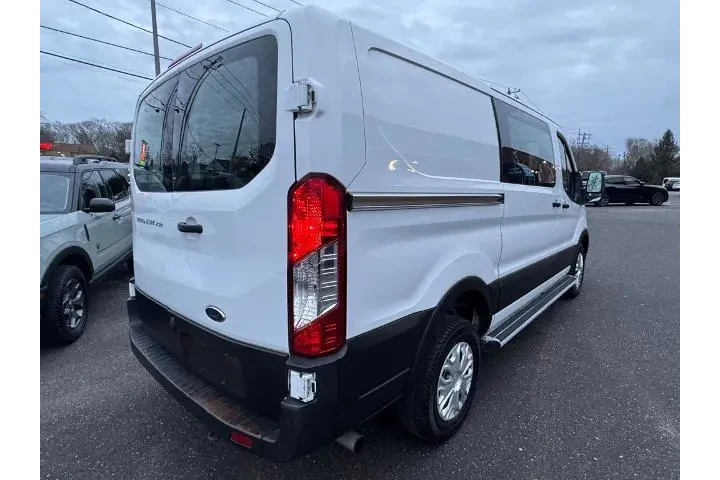 $33700 : Ford Transit 2024 250 3dr SW image 6