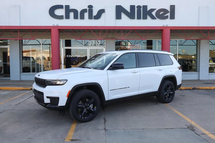 $38988 : 2025 Grand Cherokee L Altitud image 1