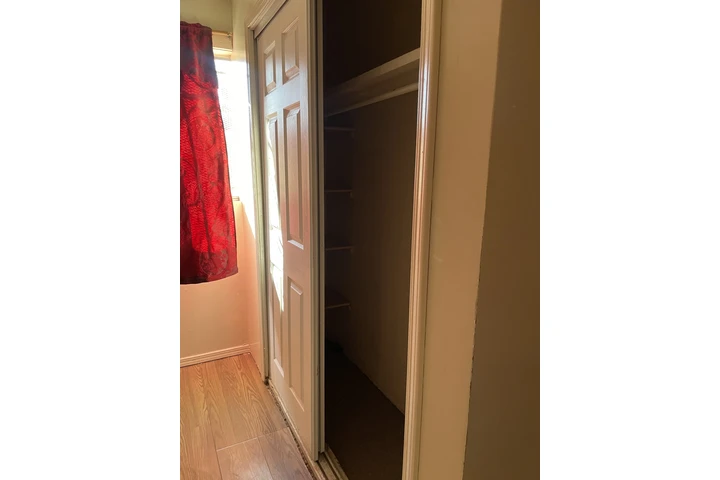 $1 : Cuarto de renta image 6