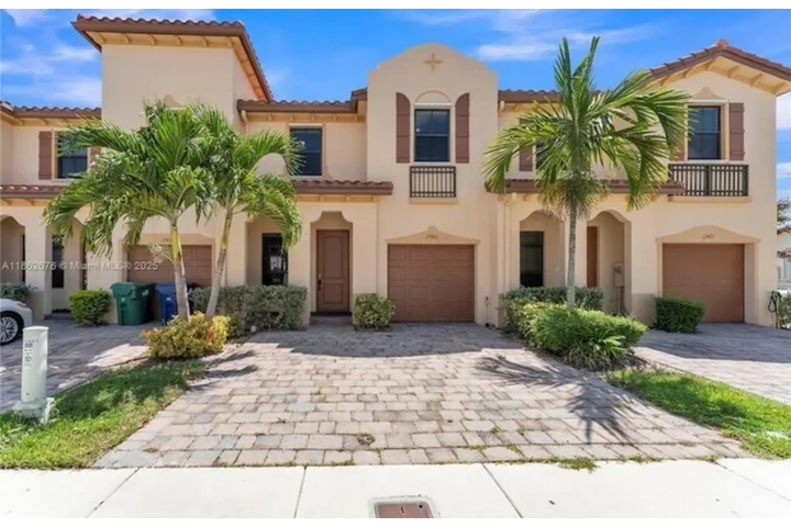 $3100 : 17461 SW 153rd Ct, Miami, FL image 1