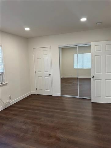 $700 : charming modern 2 bedroom image 3