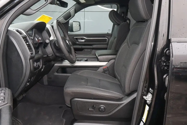 $39988 : 2025 1500 Big Horn 4x4 Crew C image 7