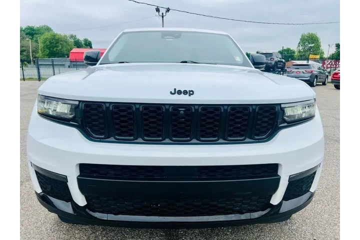 $26995 : 2022 Grand Cherokee L Limited image 2