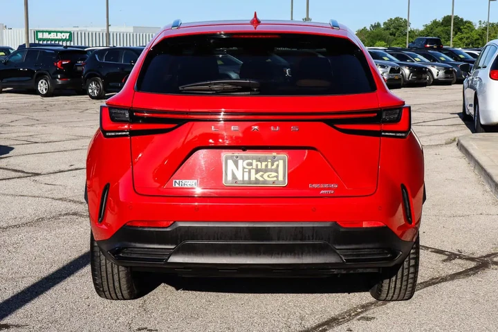 $39988 : 2022 NX 350 Luxury AWD image 5
