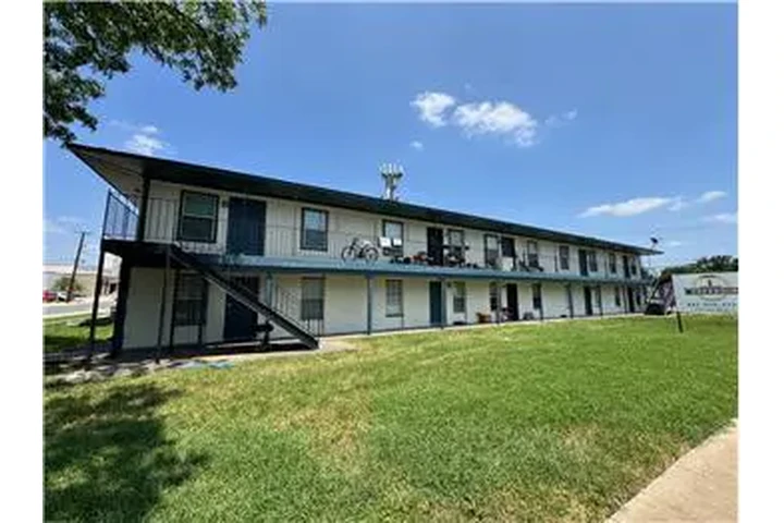 $675 : Rental property with 1 bedro image 2