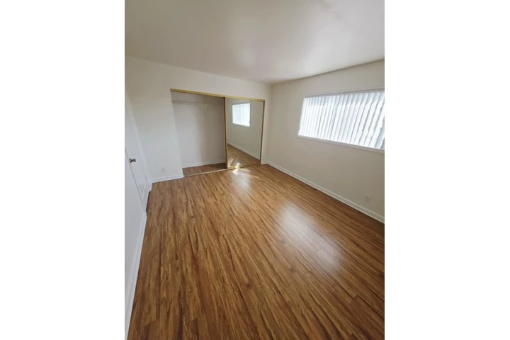 $1970 : 2 Bedroom Apt in James M wood image 7