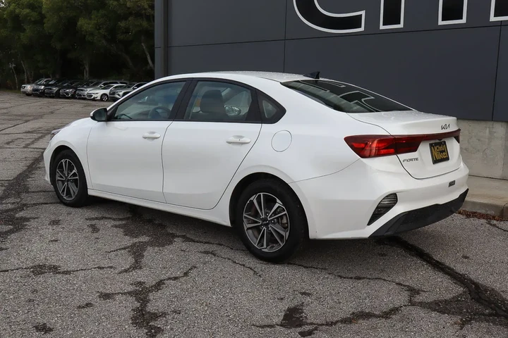 $17588 : 2023 Forte LXS image 6