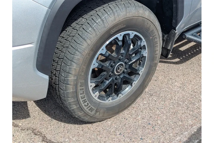 Toyota Tundra 2024 4x4 SR5 4 image 5