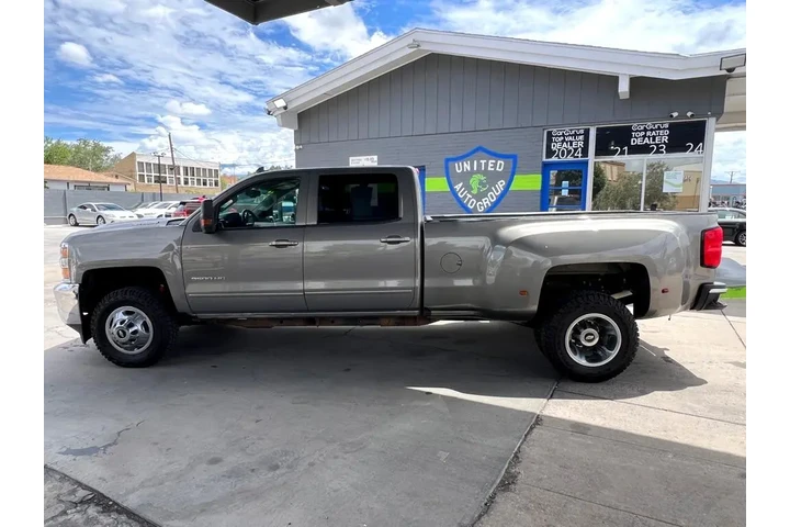 2017 Silverado 3500HD LT Crew image 8
