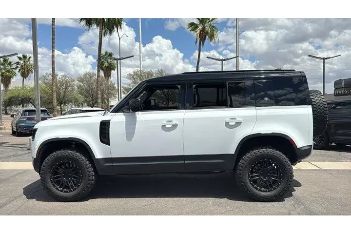 $39852 : Land Rover Defender 2022 AWD image 4