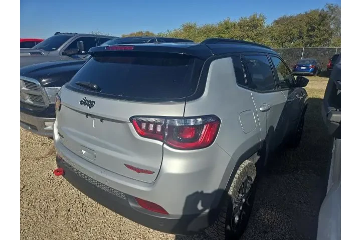 $22886 : Jeep Compass 2024 4x4 Trailh image 3