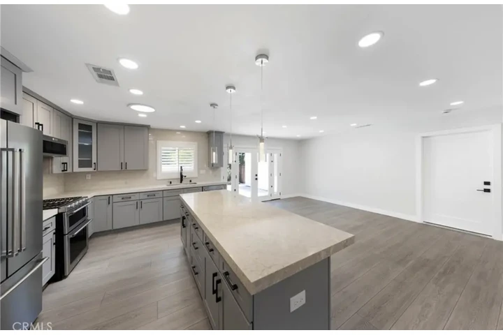 $1300 : 3 Newport Ave, 3 baños image 5
