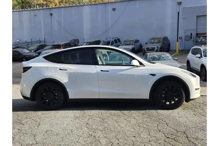 $31993 : Tesla Model Y 2023 AWD Long image 5