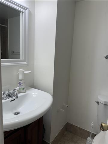 $1200 : rento habitación con baño priv image 3