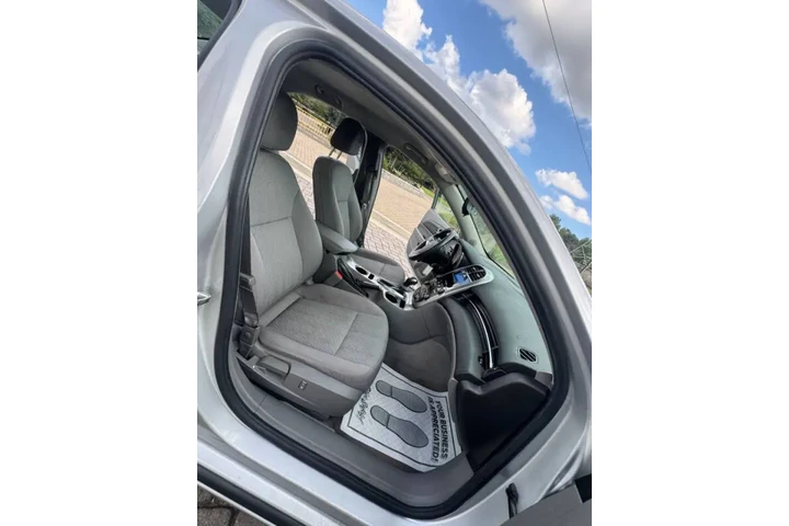 $5500 : 2015 Malibu LS image 3