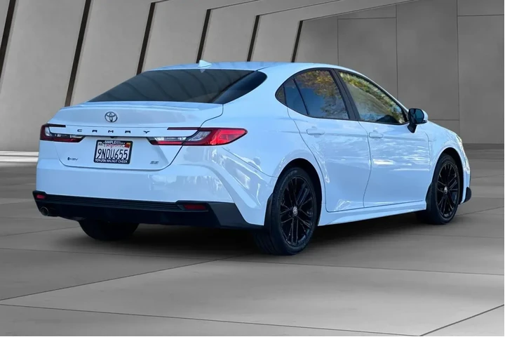 $29200 : Toyota Camry 2025 SE 4dr Sed image 4