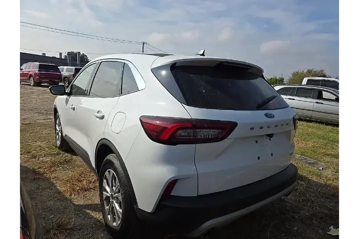 $22134 : Ford Escape 2023 AWD Active image 2