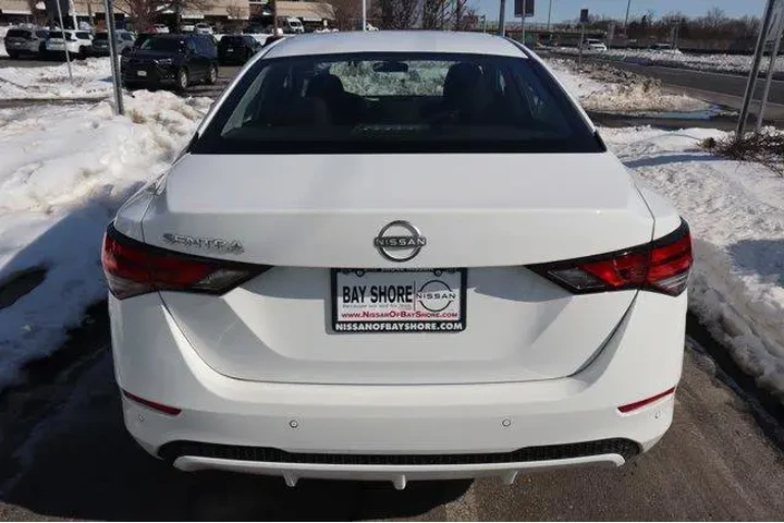 $17007 : Nissan Sentra 2025 S 4dr Sed image 6