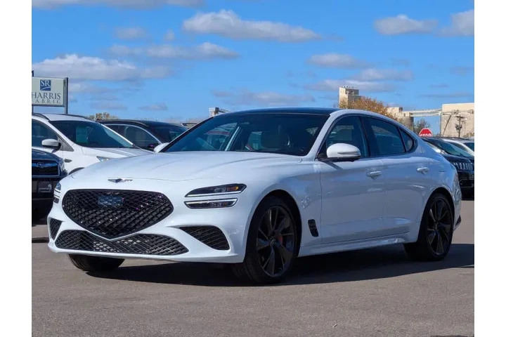$28975 : 2023 Genesis G70 3.3T Standard image 8