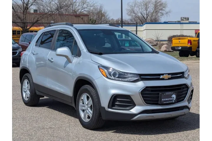 $9472 : 2017 Trax LT image 6