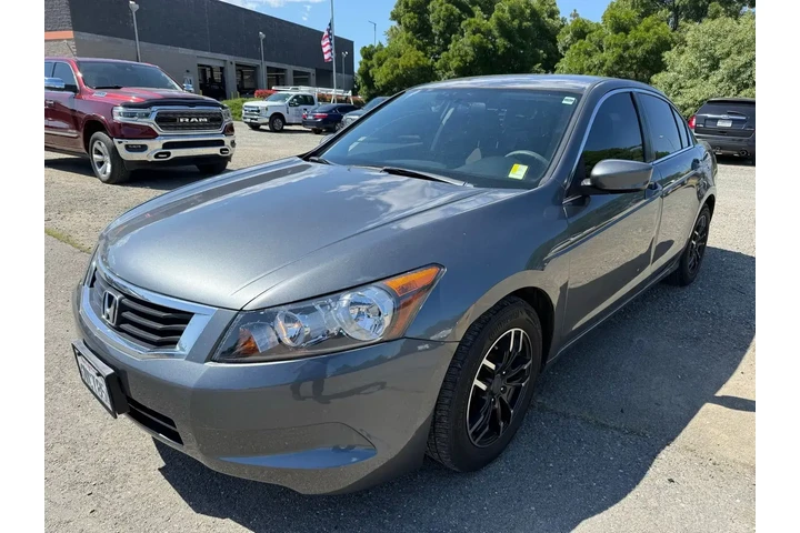 $7000 : Honda Accord 2010 LX 4dr Sed image 1