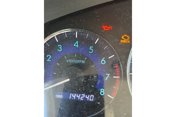 $8500 : Venta de una Toyota  sienna image 2