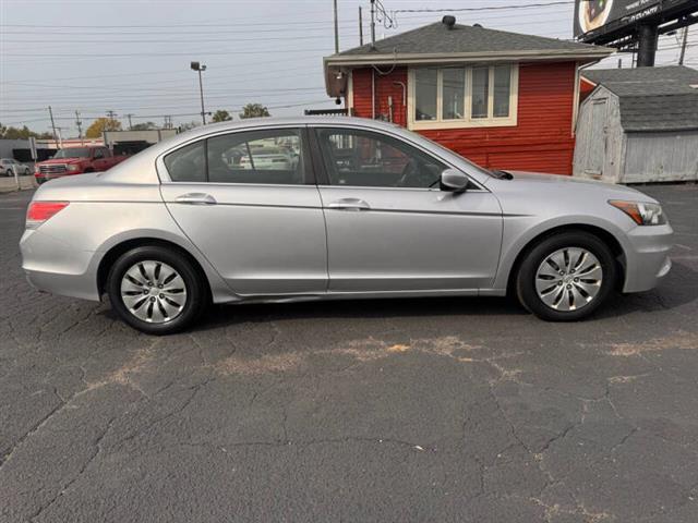 $8982 : 2011 Accord LX image 9