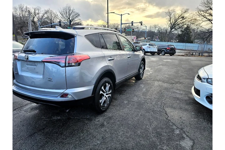$15900 : 2016 RAV4 LE AWD image 6