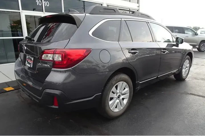 $18999 : 2019 Outback image 8