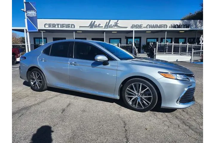 $24998 : Toyota Camry 2023 XLE 4dr Se image 1