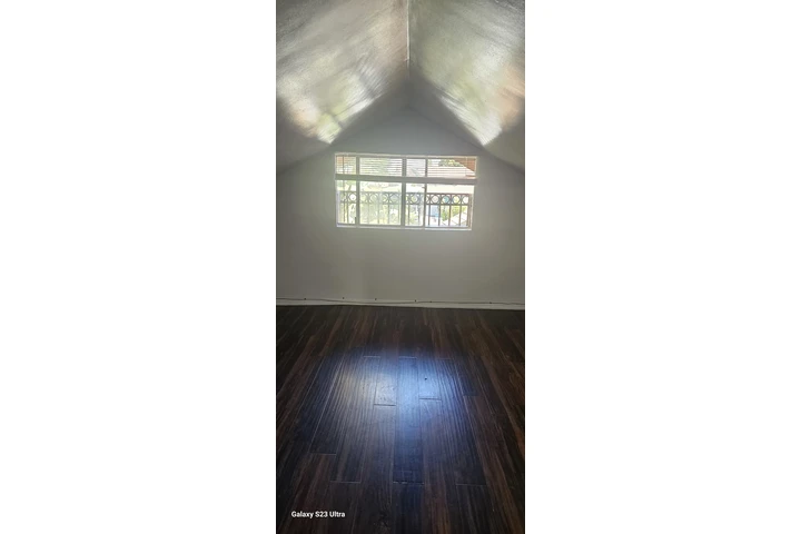 $1000 : cuarto de renta 1200 cama 600 image 10
