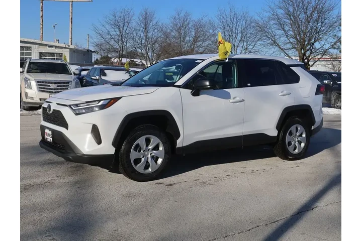 $25877 : Toyota RAV4 2024 AWD LE 4dr image 5