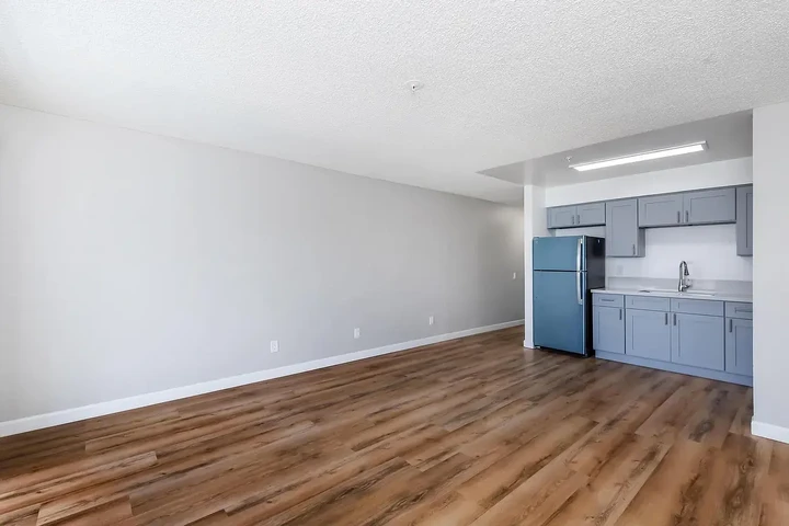 $1000 : One bedroom apartment image 7
