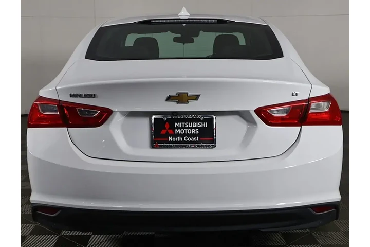 $13793 : Chevrolet Malibu 2023 LT 4dr image 10