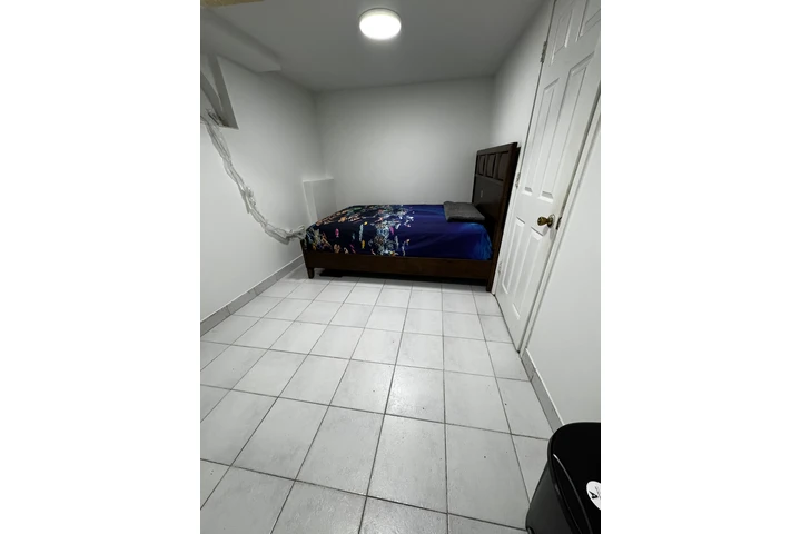 $800 : Cuarto para Sra./Srta. image 2