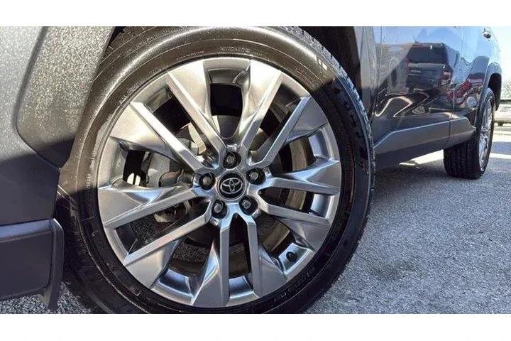 $26995 : Toyota RAV4 2021 XLE Premium image 9