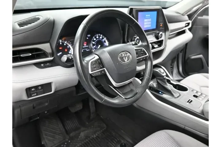 $33495 : Toyota Highlander 2023 LE 4d image 8