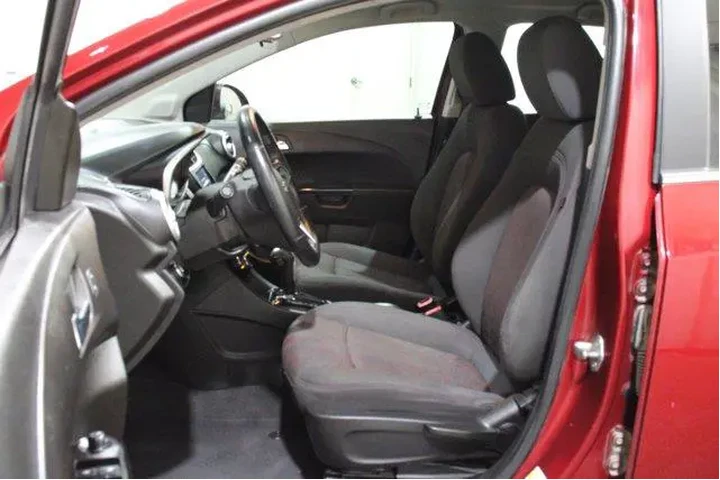 $13998 : Chevrolet Sonic 2020 LT 4dr image 3