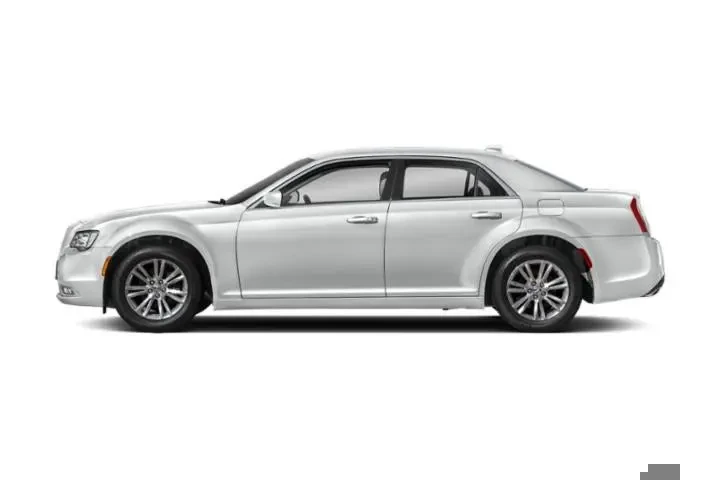 $24591 : Chrysler 300 2021 S V6 4dr S image 2