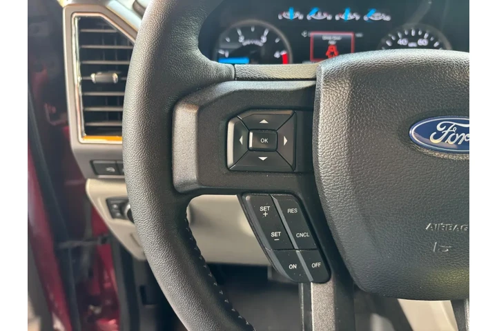 2017 F-250 XLT Crew Cab 4WD image 9