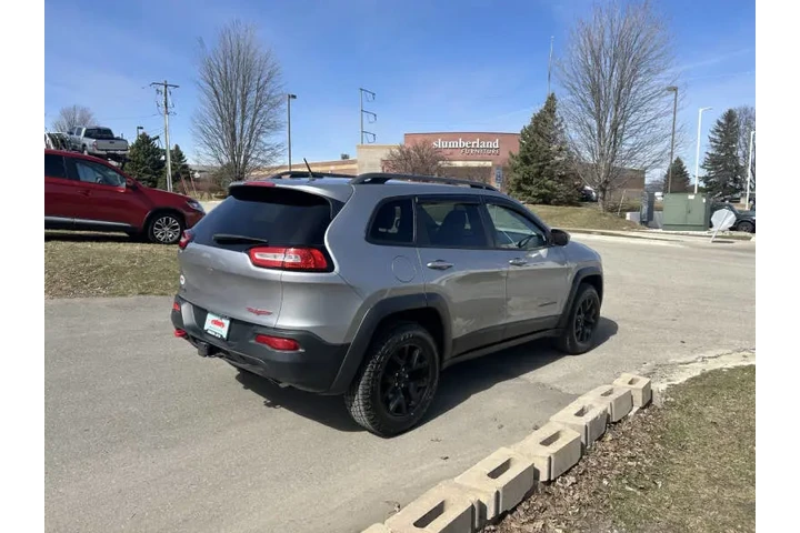 $11111 : 2015 Cherokee Trailhawk image 6