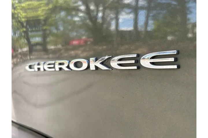 $10900 : 2019 Cherokee Latitude image 10
