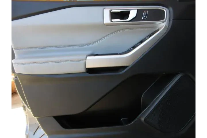 $27889 : Ford Explorer 2023 XLT 4dr S image 9