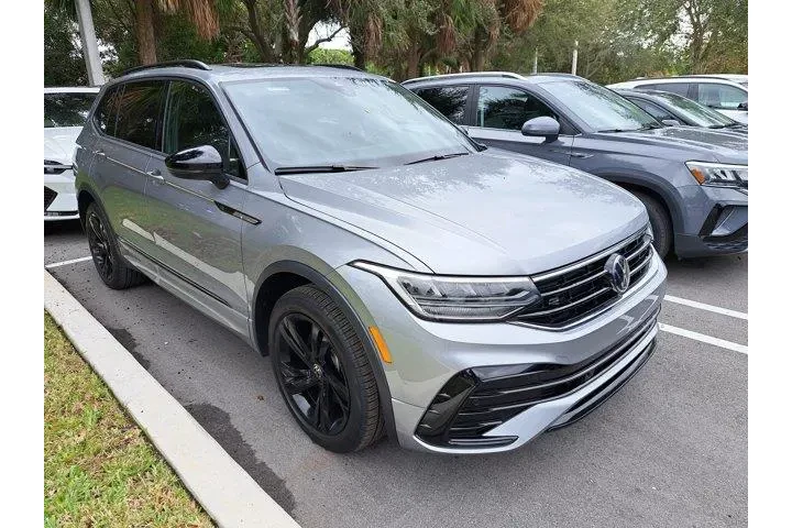 $23995 : Volkswagen Tiguan 2024 SE R- image 1