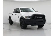 Ram 1500 Classic 2024 4x2 Wa en Raleigh