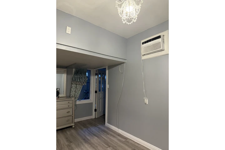 $1150 : Cuarto de Renta image 1