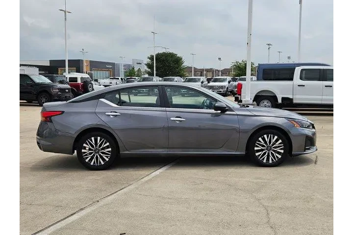 $19275 : Nissan Altima 2025 2.5 SV 4d image 2