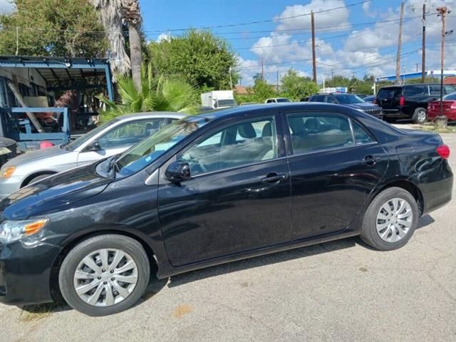 $9900 : 2013 Corolla LE image 2