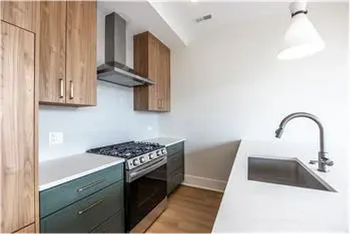 $5500 : Rental property with 3 bedro image 3