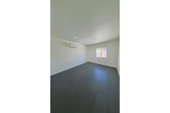 $2000 : CASA 1 HABITACION SOUTH GATE!! image 6